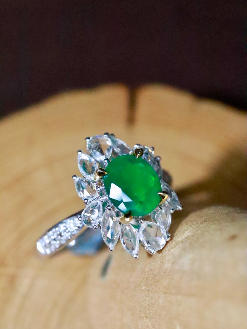 18K Gold Emerald Ring - 3