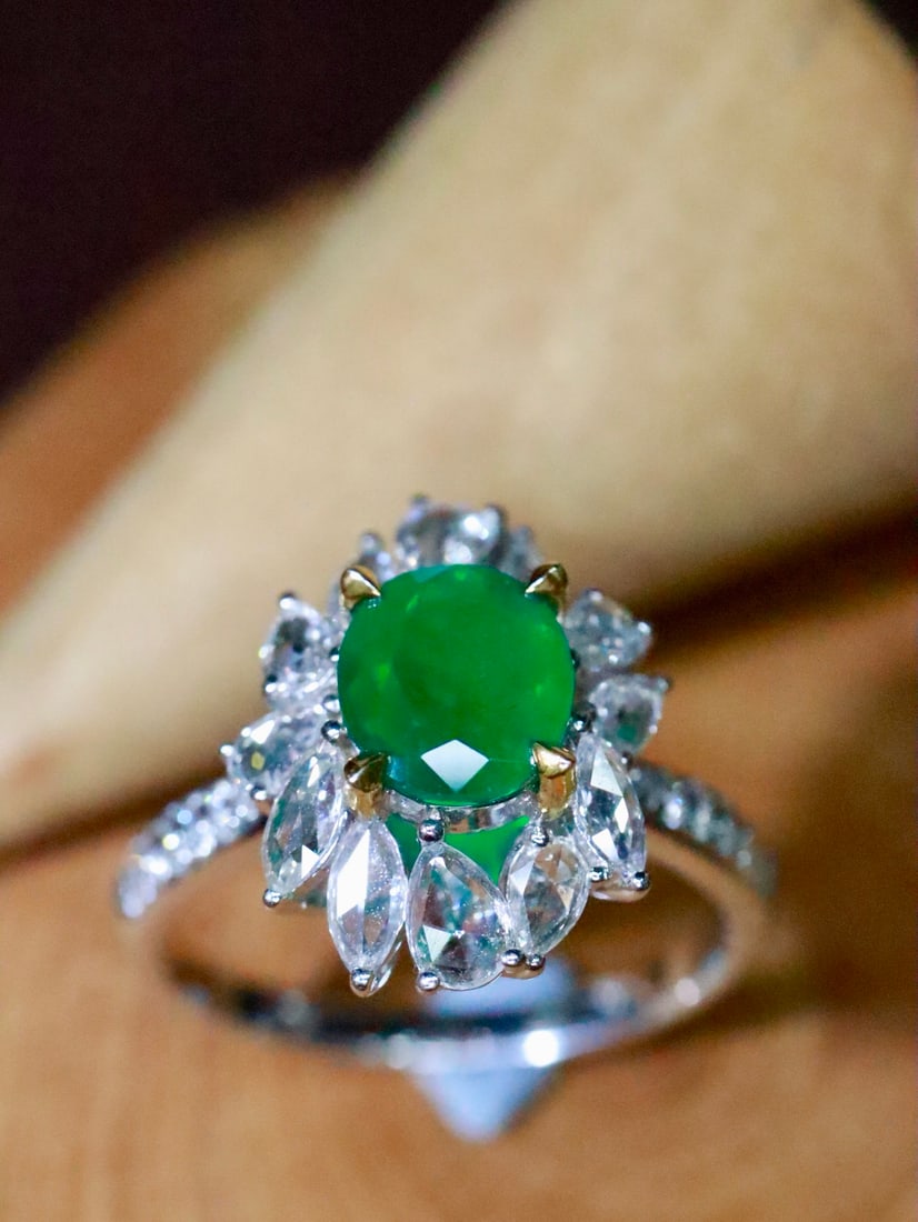 18K Gold Emerald Ring - 4