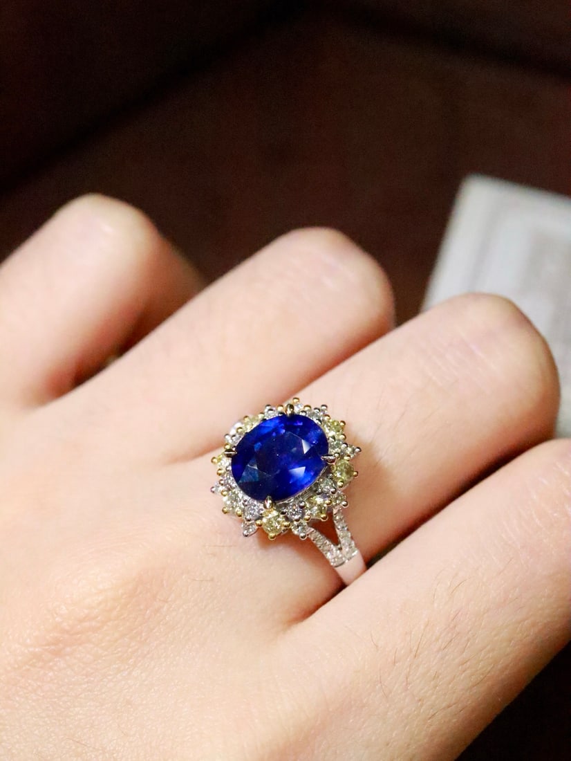 18K Gold Natural Blue Sapphire Ring (1 of 6)