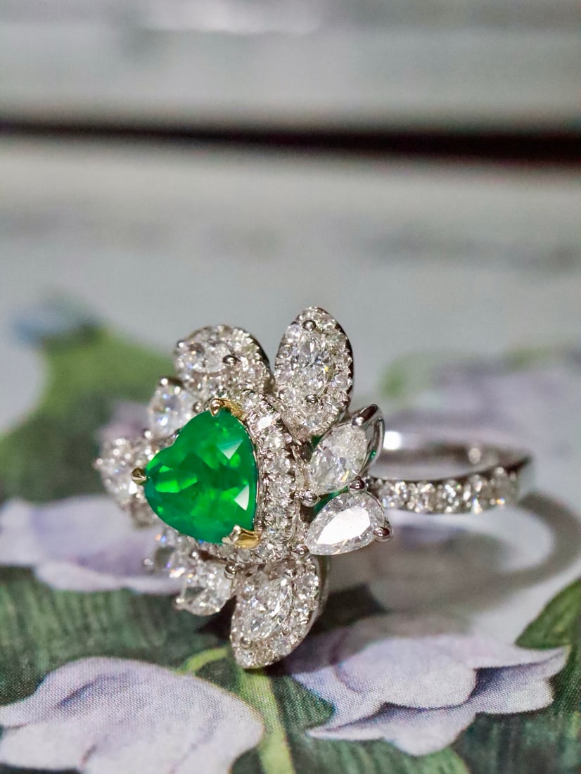 18K Gold Emerald Ring - 3