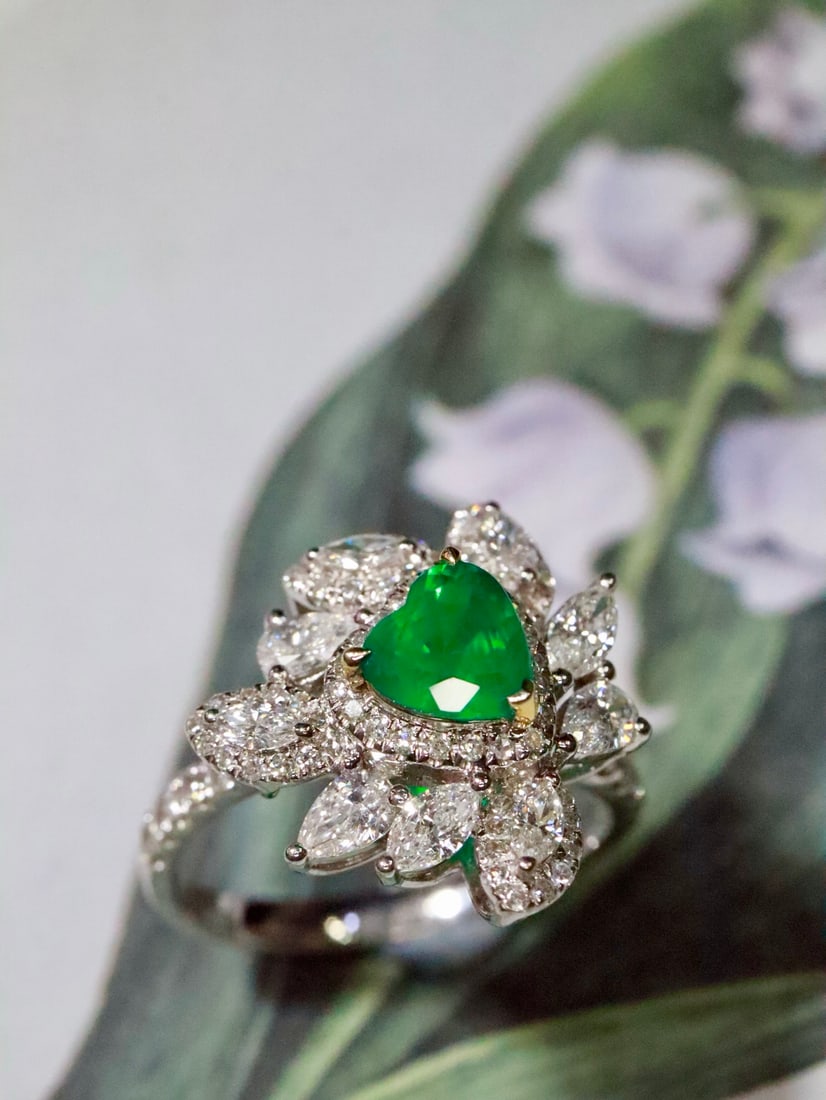 18K Gold Emerald Ring - 4