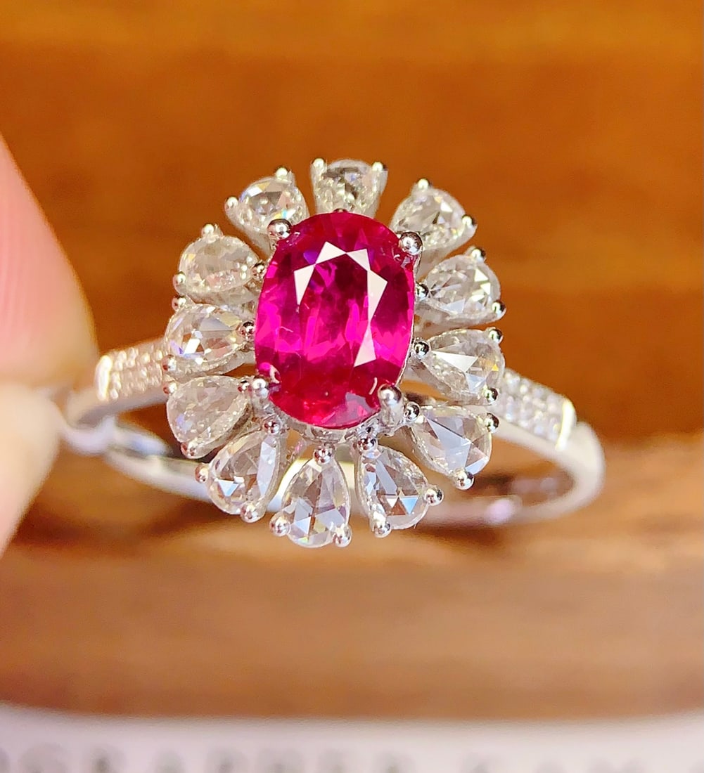 18K Gold Natural Unheated Ruby Ring: This ring is meticulously crafted in 18K gold, featuring a natural unheated ruby that exudes noble elegance. Surrounded by 36 sparkling diamonds, it adds infinite brilliance. This piece is a perfect b