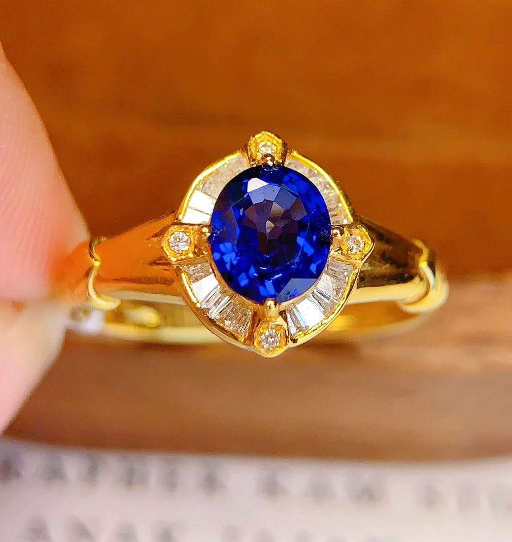 18K Gold Natural Sapphire Ring (1 of 6)