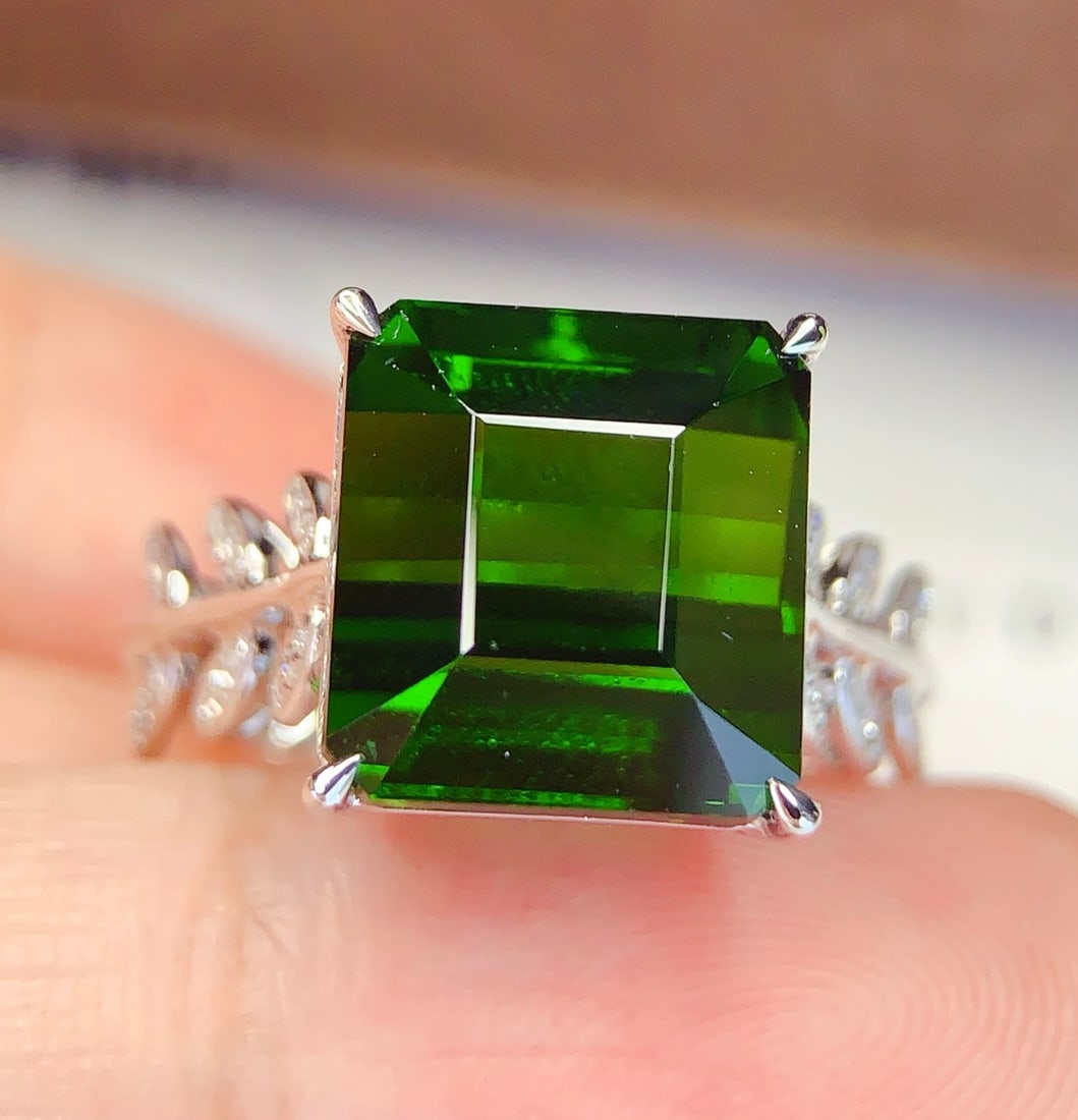 18K Gold Natural Tourmaline Ring: This ring features an 18K gold base, set with a stunning 9.45-carat natural tourmaline, showcasing extraordinary color and brilliance. It is adorned with 36 diamonds, adding a dazzling charm. The over