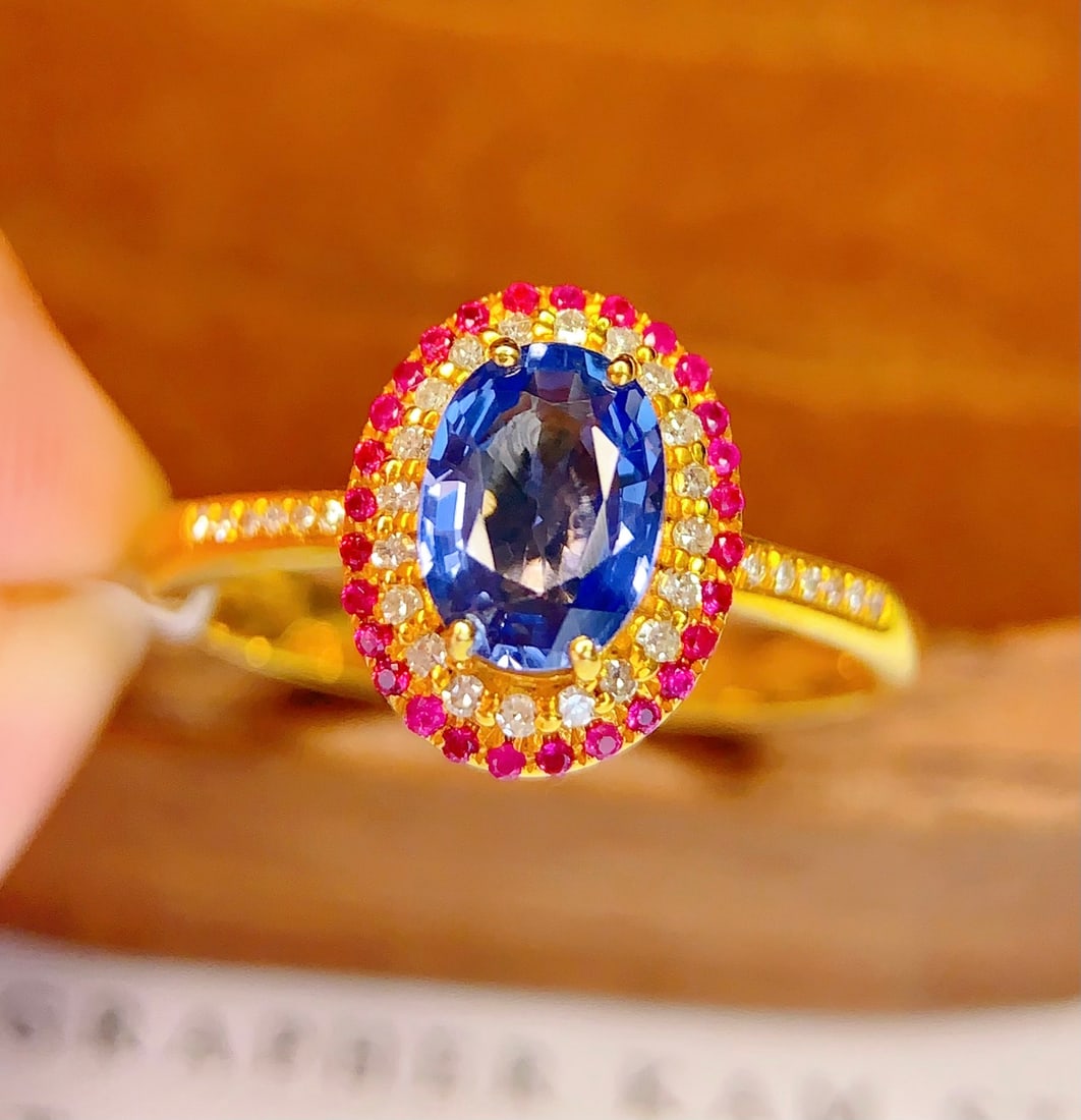 18K Gold Natural Sapphire Ring: This ring features an 18K gold base set with a natural sapphire, exuding an aura of elegance and nobility. The deep hue of the sapphire complements the brilliance of the diamonds, making it suitable f