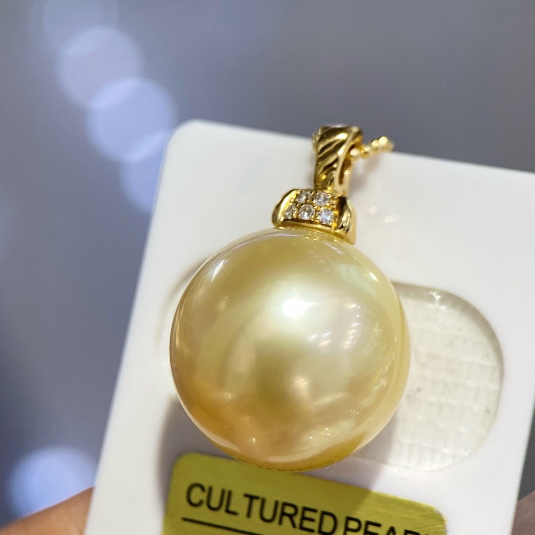 18K Gold Natural Golden Pearl Pendant: This pendant features a 16mm perfectly round golden pearl with minimal blemishes, showcasing its exquisite quality. Paired with 18K gold and diamond design, it exudes luxury. (Pearl 16MM)