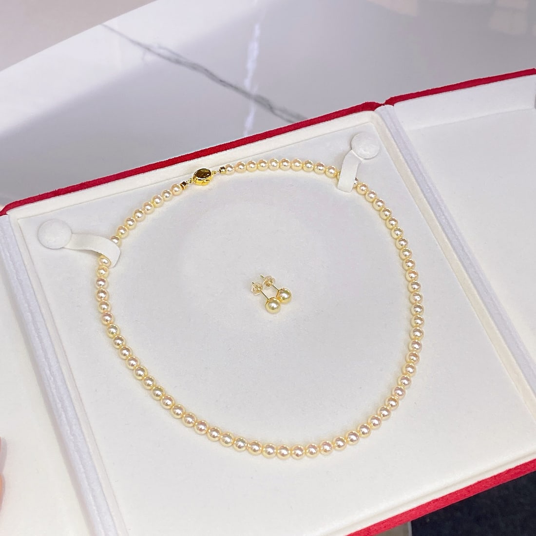 Aurora Gold Pearl Necklace: This necklace features 5-6mm Aurora gold pearls, showcasing a bright golden luster. The pearls are perfectly round with minor blemishes, offering exceptional quality.