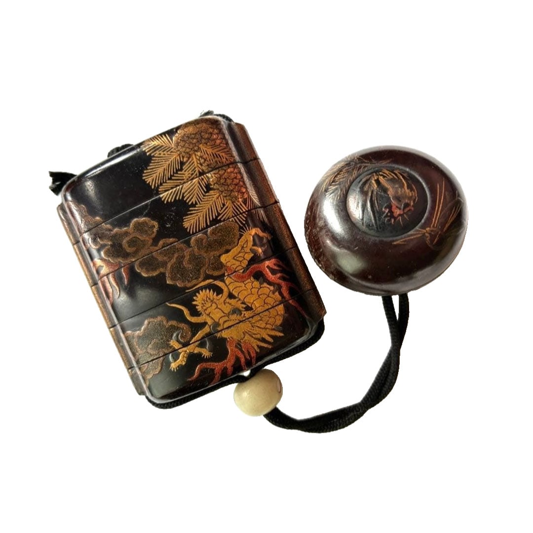 Period Object: Ryu Makie Inro (Dragon Makie Inro): Period Object: Dragon Makie Inro This is an ancient makie inro. There are no major damages such as cracks. On the front of the dragon, near the cord hole on the upper right layer, there may have been