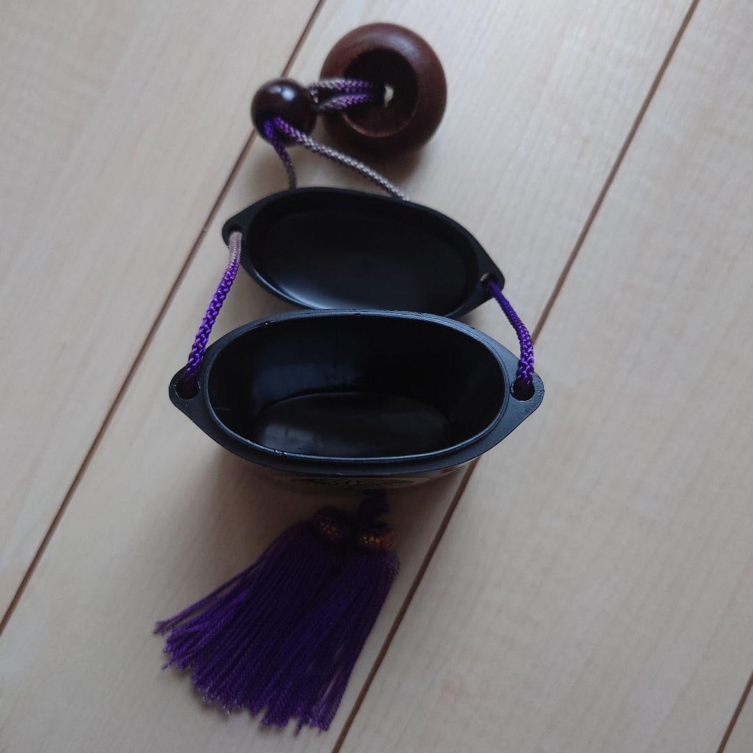 Black lacquer inro with gold patterns. - 5