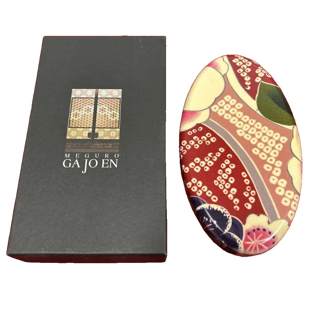 Meguro Gajoen Lacquerware Oval Box: Meguro Gajoen Lacquerware Oval Box An oval-shaped box crafted from lacquerware, branded as Meguro Gajoen. The color is black with decorative patterns. Dimensions are approximately 8.5cm x 15cm, with