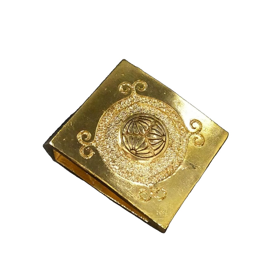Sword Fittings: Copper Carving of Three Chrysanthemums, Metalwork, Japanese Sword Art: Sword Fittings, Copper Engraving, Three Chrysanthemums Design, Metalwork, Japanese Sword Art Dimensions approximately 32/26 mm. Wall thickness approximately 1 mm. Weight approximately 21 grams.