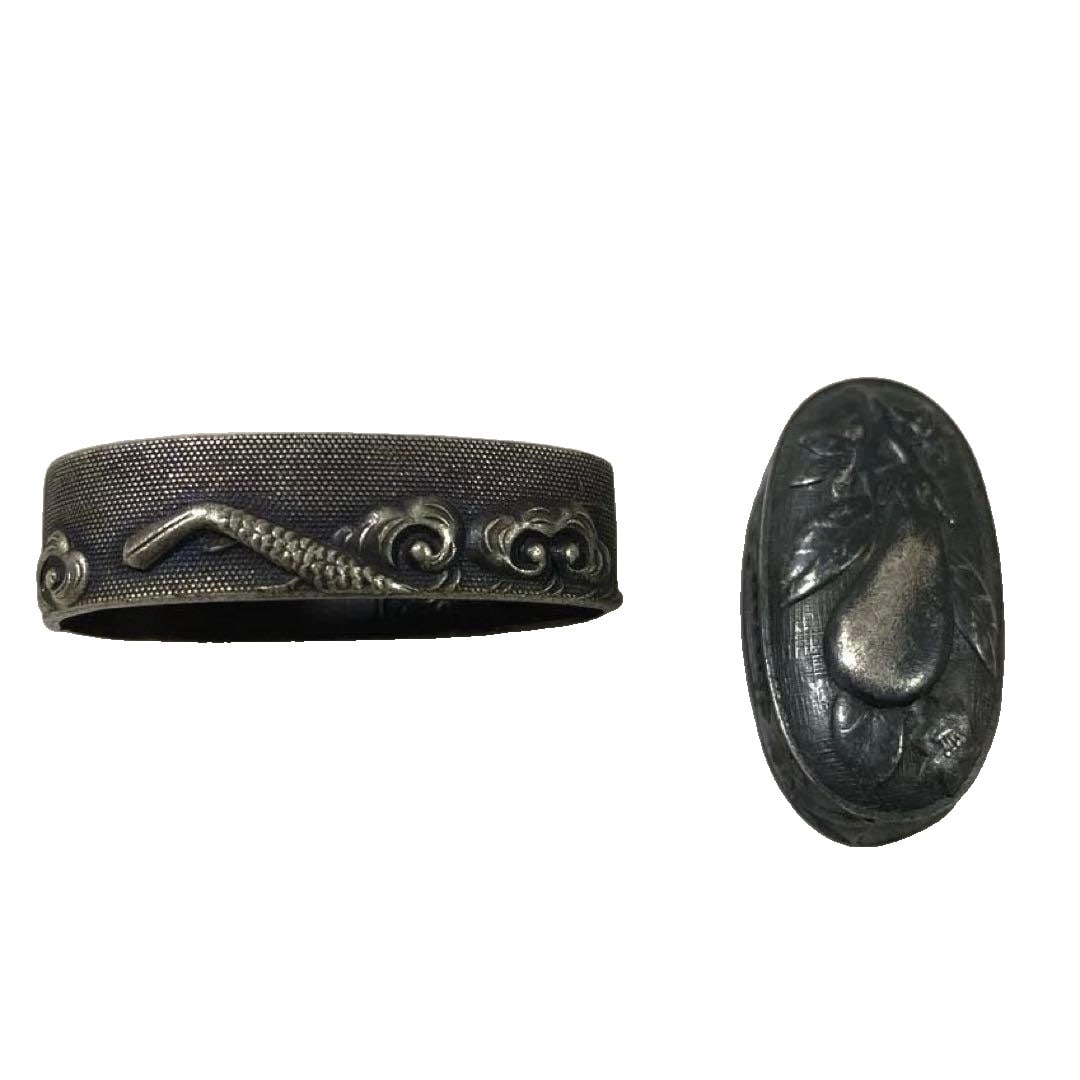 Silver Inlay Sword Fittings and Ornaments, Edo Period, Artworks, Craftworks, Antiques.: Fuchi Kashira with Silver Inlay, Edo Period, Art and Craft Antique This piece is considered to be a fuchi kashira with silver inlay, one of the fittings used for Japanese swords. The fuchi appears to 