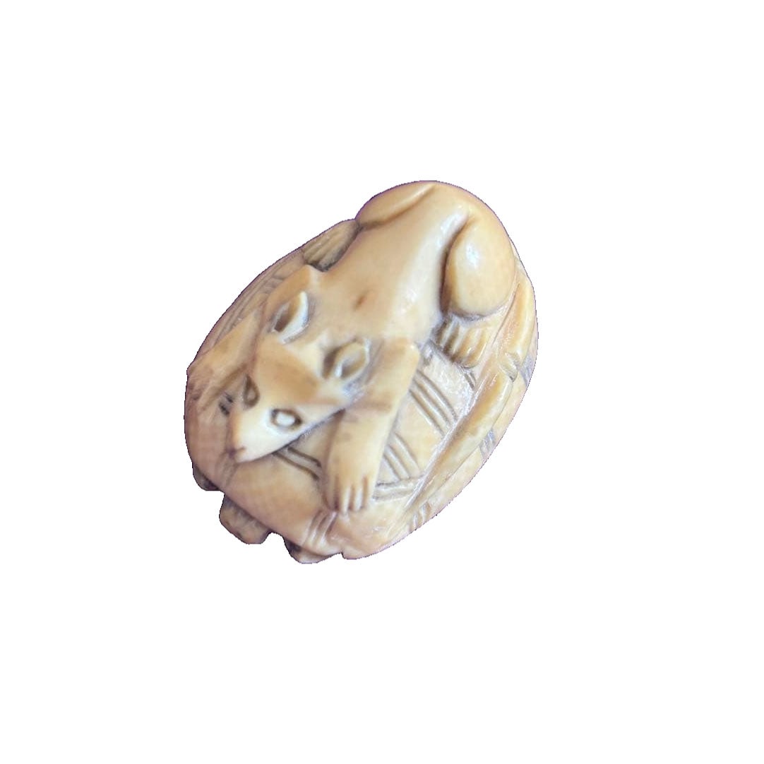 Netsuke: Mouse and Turtle, Natural Material, Carving, Antique: Netsuke of a Mouse and Turtle, Natural Material Carving, Antique This is a netsuke of traditional design, intricately carved to depict a mouse resting on a turtle. It bears a signature.