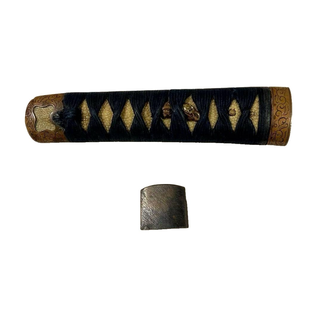 Sword fittings, antiques, artworks, crafts.: Sword Fittings, Antiques, Fine Art, Craftworks This is a part of the fittings for a Japanese sword, including a set of hilt (tsuka) and scabbard (saya). The hilt is equipped with menuki and kashira.