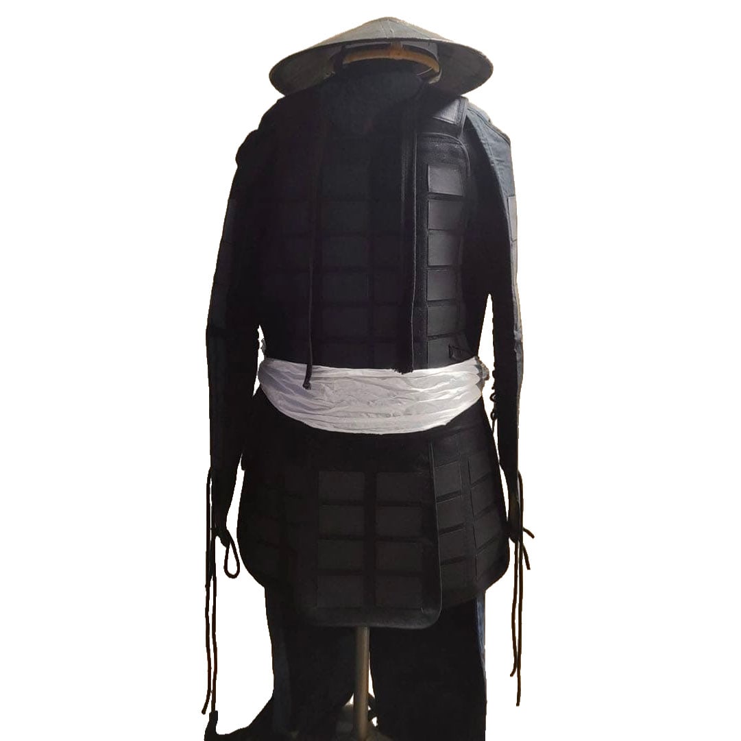 Life-size Folding Armor: Life-size Folding Armor Lightweight and easy to move in, made of leather, safe and reliable, this type of armor was very popular among samurai and ashigaru.