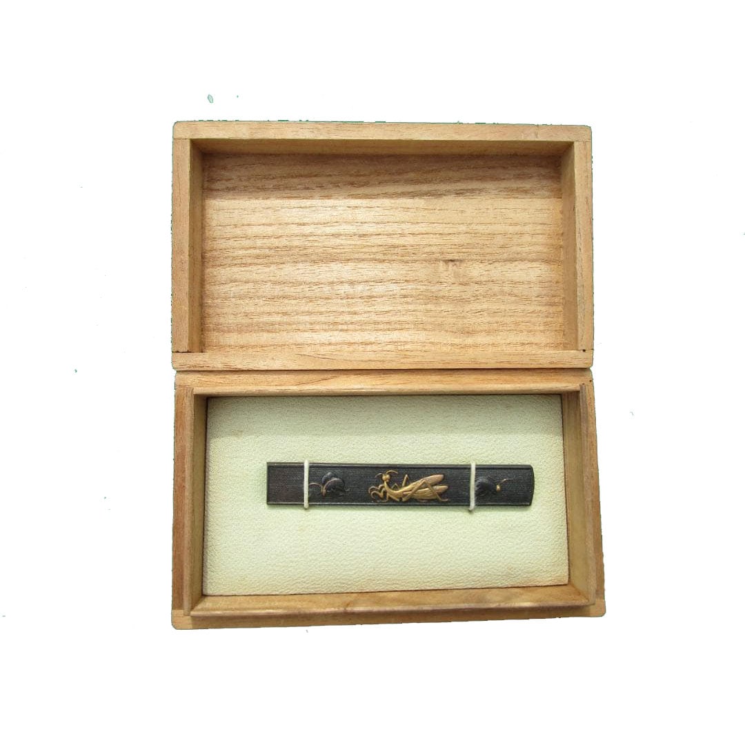 Small Knife Accessory with Gold Inlay, In Good Condition, Featuring Mantis and Insect Decorations. (1 of 17)