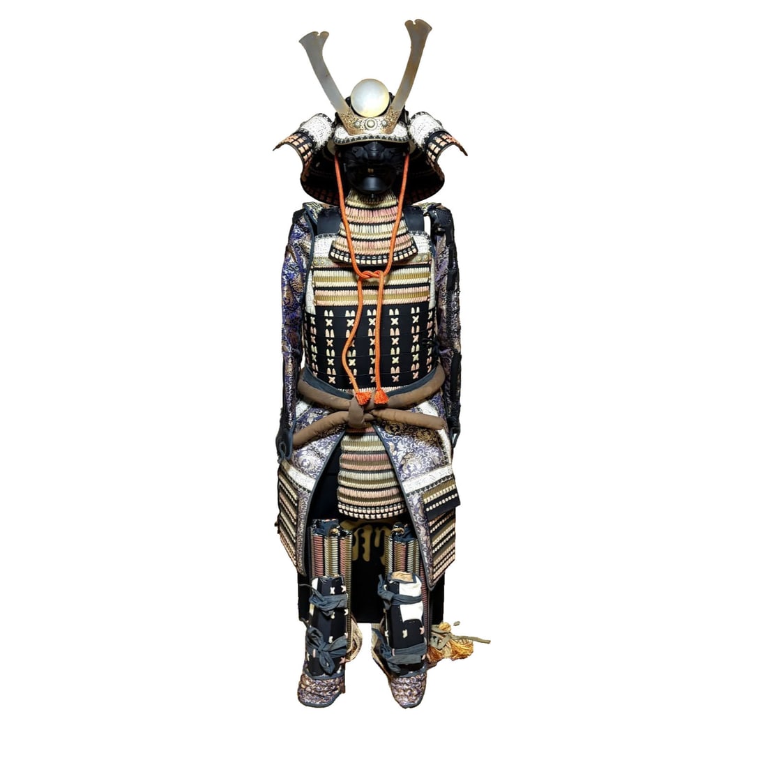 A set of life-sized armor including helmet and cuirass, armor cabinet, armor stand, large-seam: Full-size Samurai Armor Set with Helmet, Armor Cabinet, and Stand This is a full-size set of samurai armor with a helmet, including an armor cabinet and stand. When assembled, the height is approximat