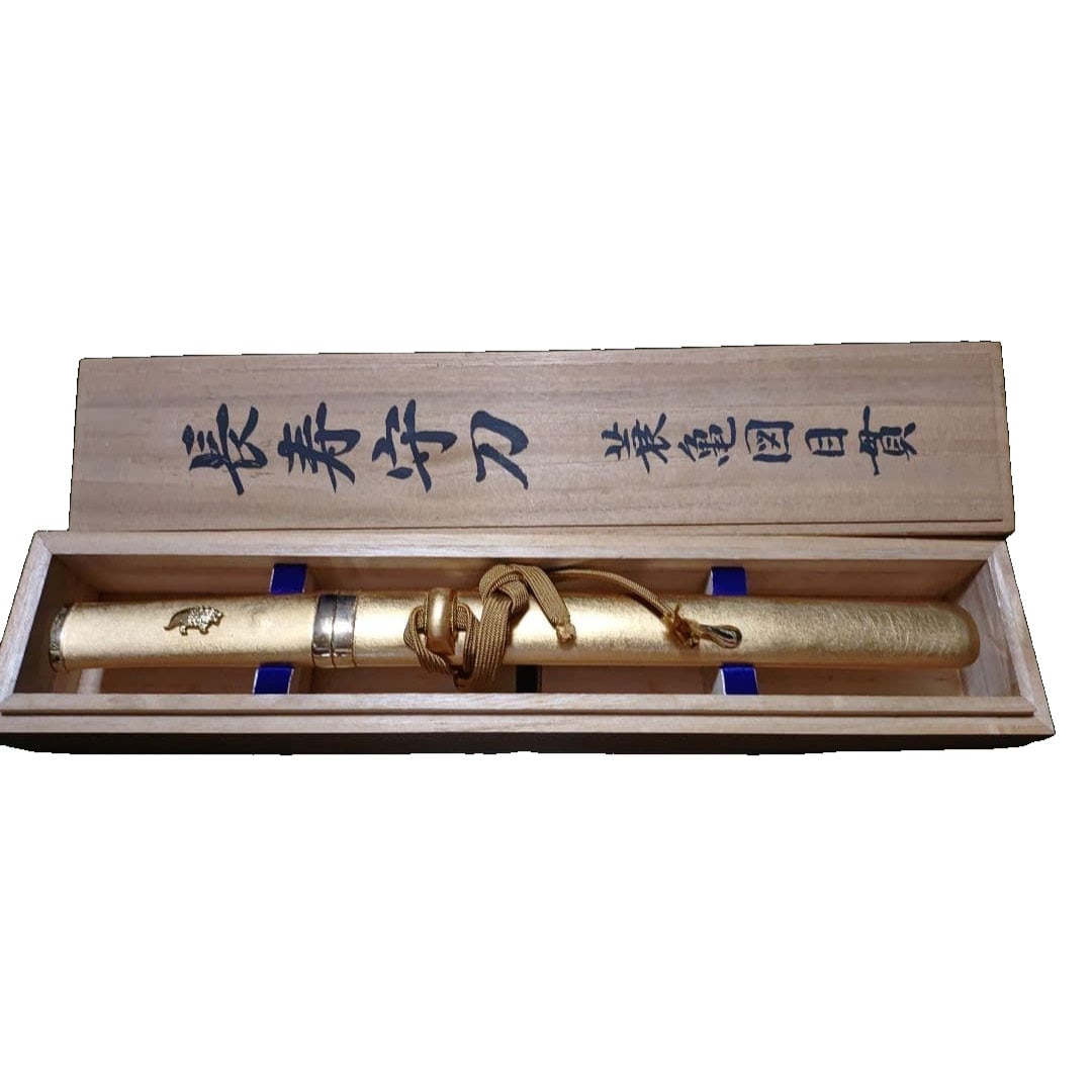 Changshou Shoudao (Longevity Guardian Sword): This is a Choju Mamorigatana, a replica sword featuring a turtle motif menuki, sword bag, and box, produced by the Franklin Mint. It belongs to the prestigious Kamei family as a short sword. The