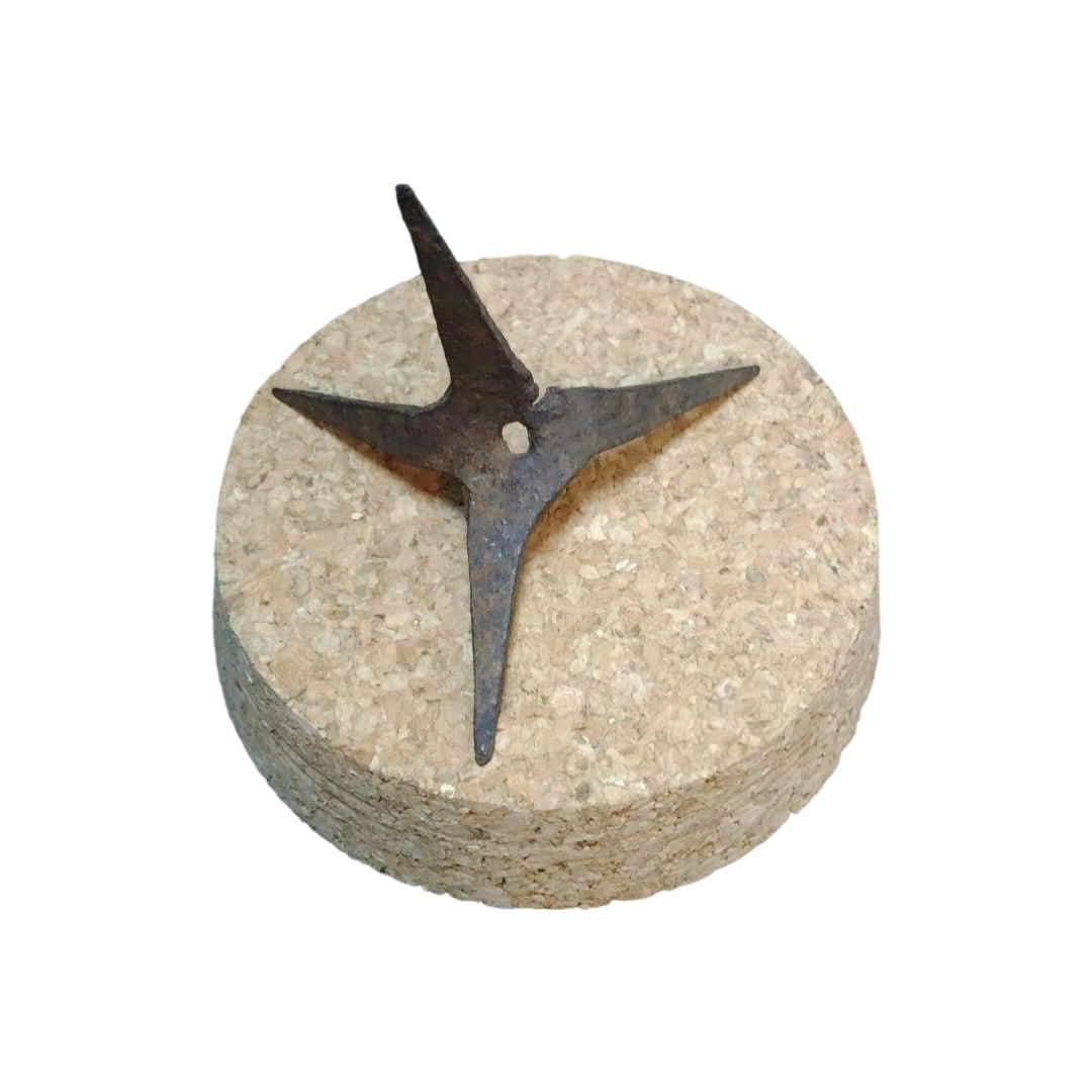 Iron Caltrops, Ninja Tools, Ancient Weaponry: Iron Caltrop, Ninja Tool, Ancient Weaponry This is an iron caltrop, with an unspecified age. It exhibits dirt and scratches. Over the years, visits to antique shops and markets have only yielded this 