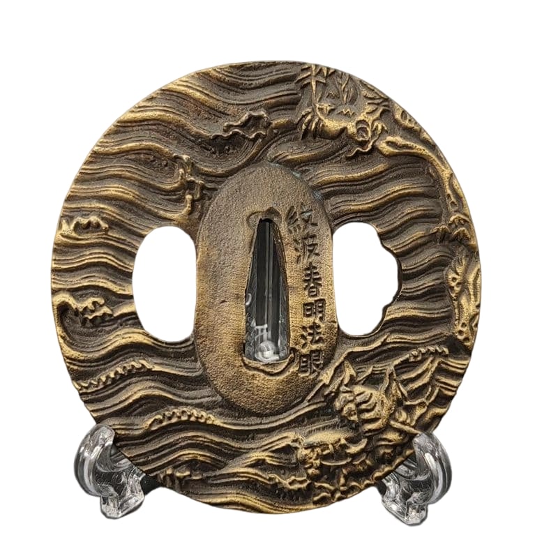 Tsuba with Warrior Motif, Alloy, Modern Piece. Tsuba, Sword Guard, Sword Art, Japanese Sword: Tsuba with Warrior Motif, Alloy, Modern Piece Material: Alloy. Weight: Approximately 132 grams. Thickness: Approximately 6 millimeters. The item is only the tsuba; the sword stand is used for photogra