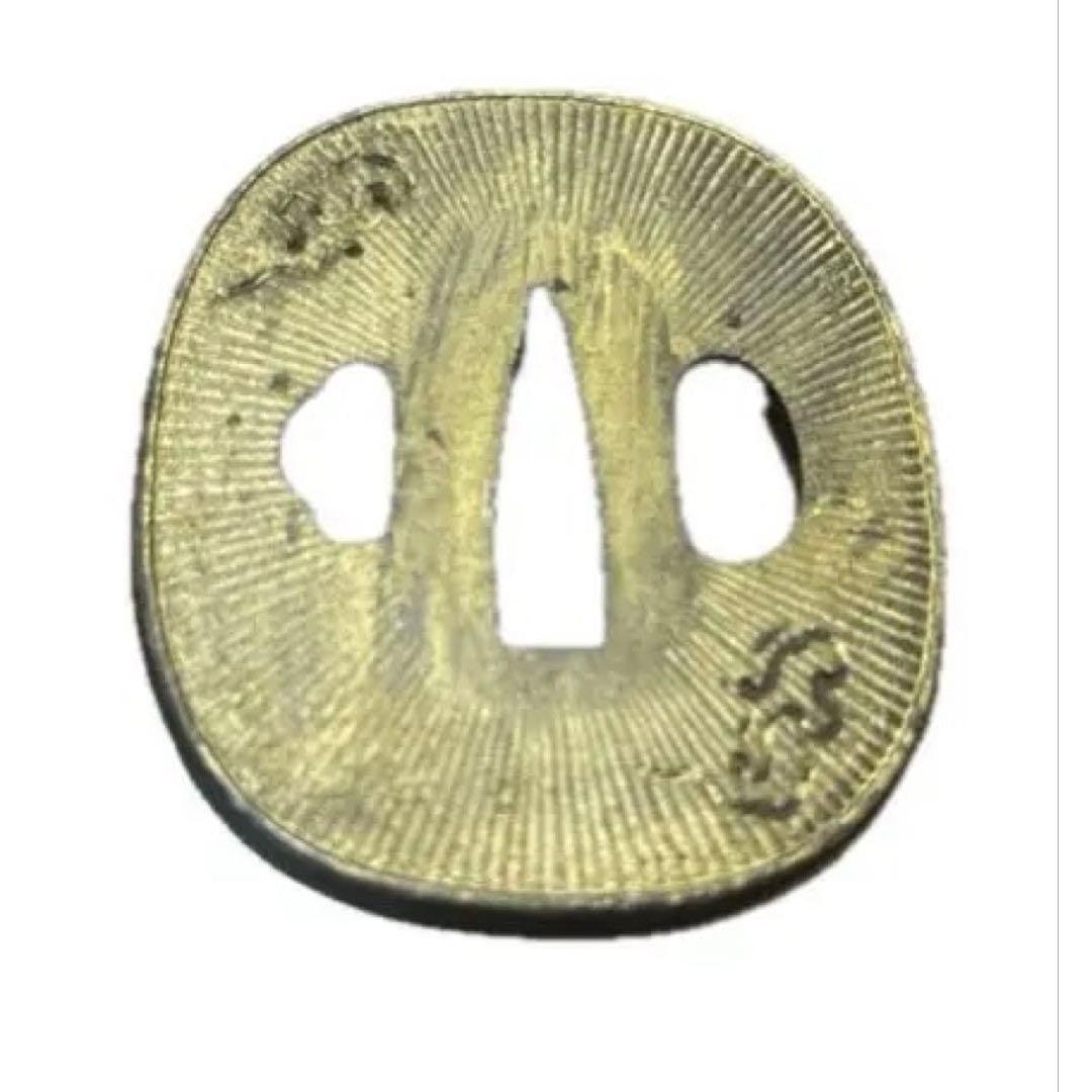 Tsuba, sword fittings, iron base, carved gold, antique, Japanese sword, samurai, gold and silver.: Tsuba Sword Fittings Iron Base Carved Gold Antique Japanese Sword Samurai Gold and Silver This is a rare tsuba with gold and silver colors on both sides. It weighs 91 grams and measures 6 cm by 6.5 cm