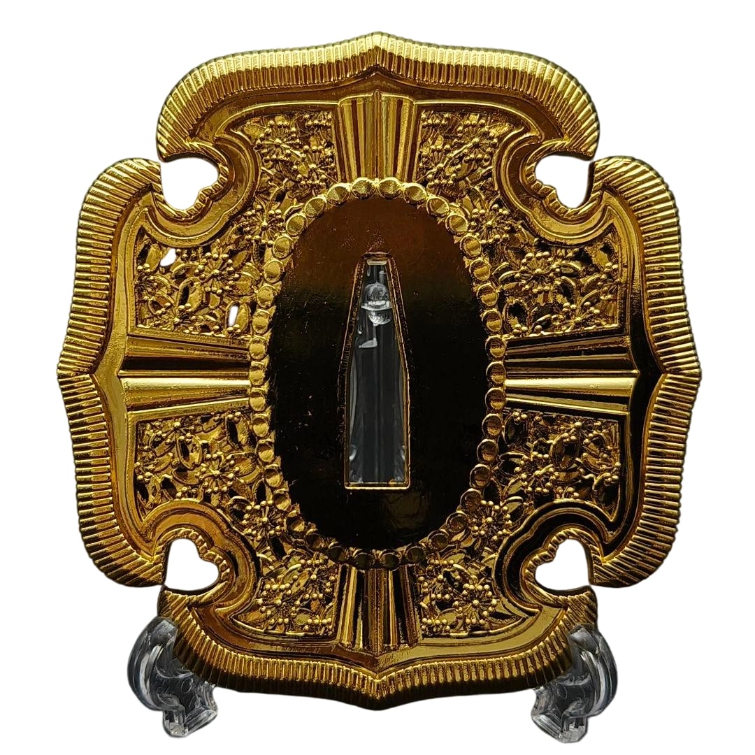 Tsuba, Alloy, Tachi Koshirae, Modern Gold-colored Piece, Tsuba, Sword Guard, Sword Art, Japanese: Tsuba Alloy Tachi Koshirae Gold-Colored Modern Piece Tsuba Sword Guard Japanese Sword Fittings Material: Alloy. Weight: Approximately 131 grams. Thickness: Approximately 5.9 millimeters. The item is