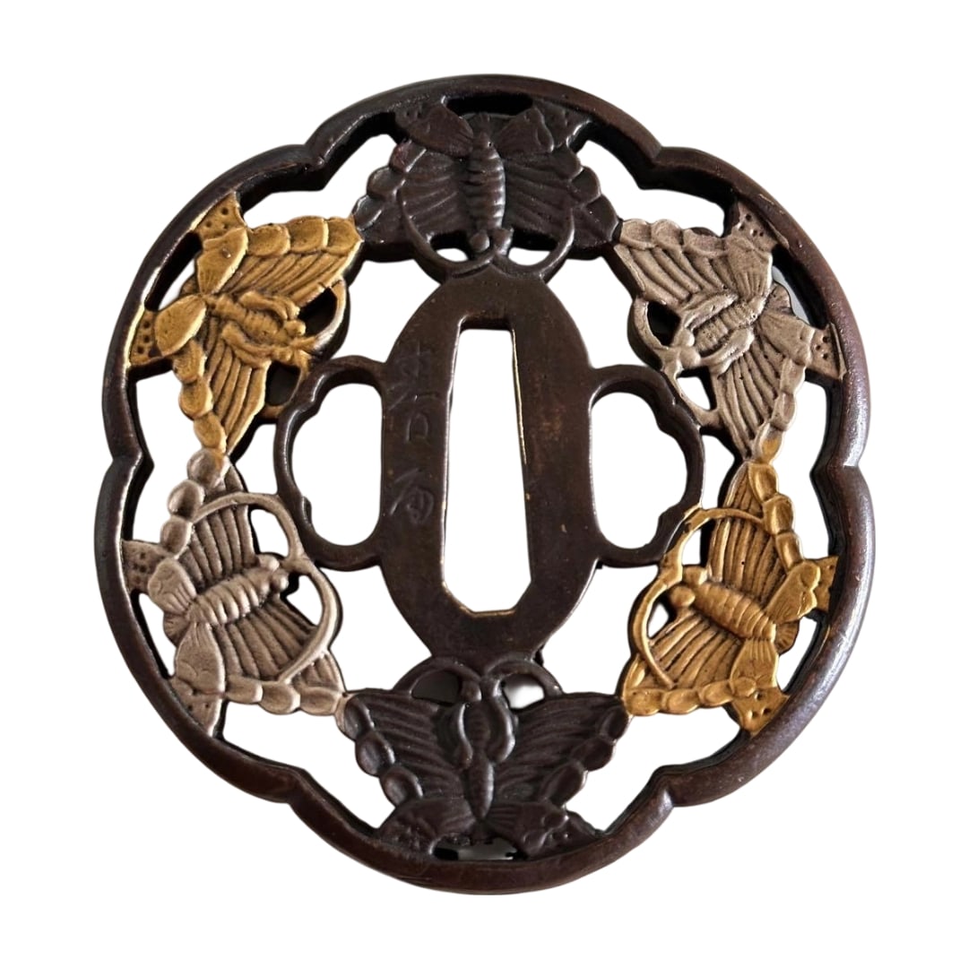Fine Work in Karakane with Gold and Silver Inlay, Butterfly Pattern, Signed, Sword Fittings, Arms: Fine Inlaid Karakane (Tang Bronze) with Gold and Silver Butterfly Pattern, Signed Blade Mounting, Weaponry There are scratches and stains. There may be omissions not mentioned in the description, but 