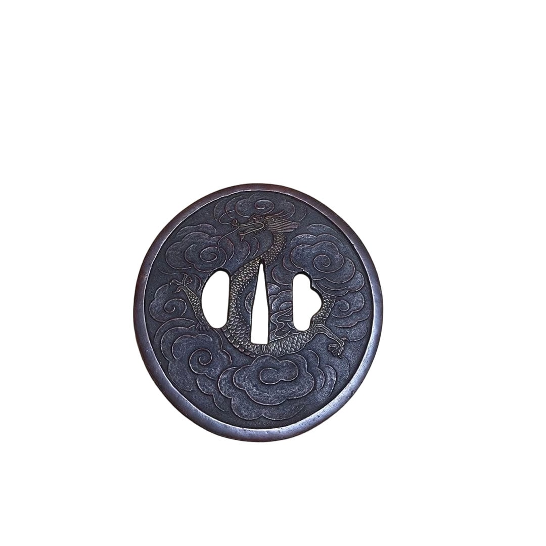 Iron Tsuba Sword Fittings: Iron Tsuba Sword Fitting This is an iron tsuba, engraved with a dragon motif, in an oval shape, with the reverse side finished in a stone texture. Approximately 25 centimeters in width and 20 centimet