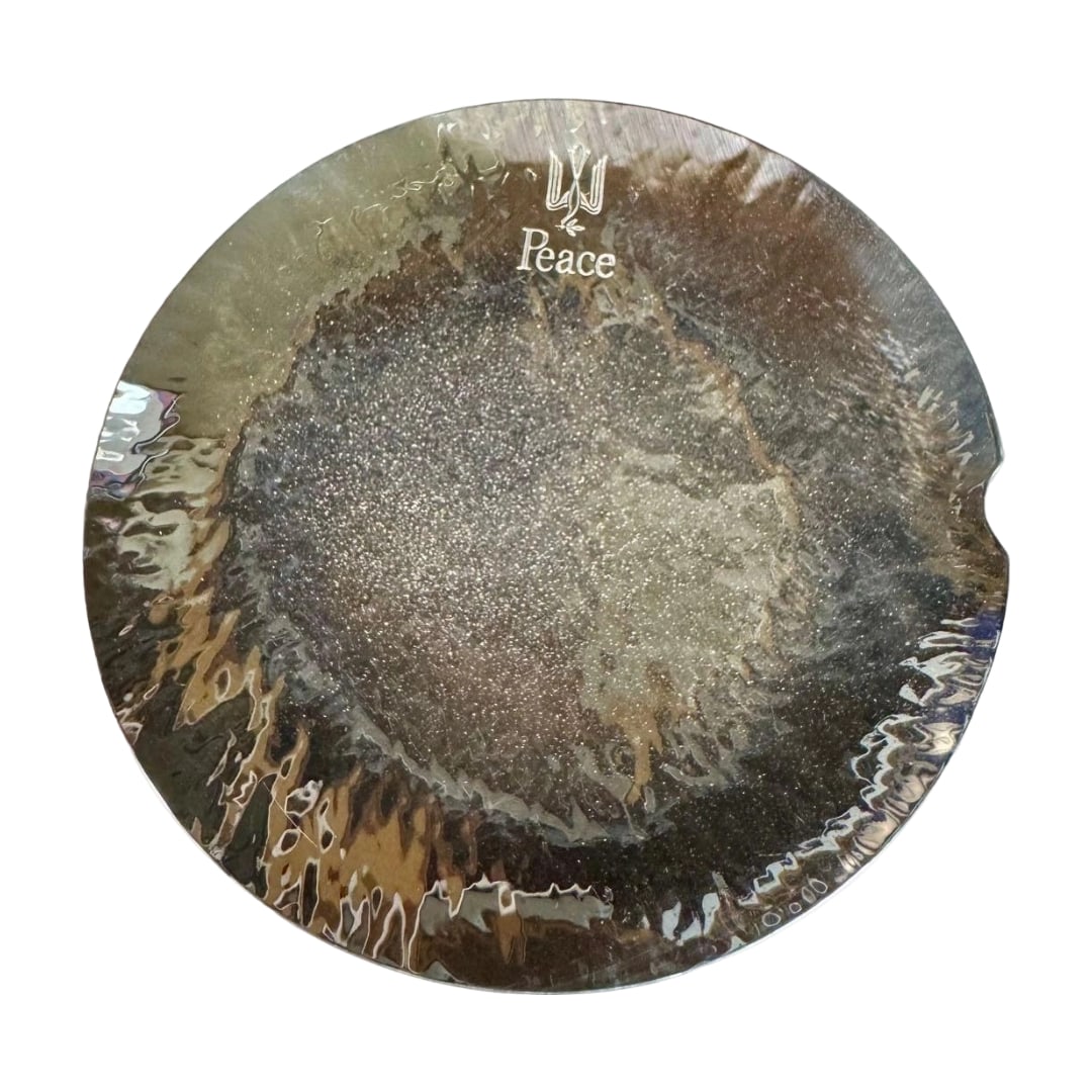 JT Peace Specially Made Craftwork Pure Silver Modern Master Hand-Hammered Ashtray Housed in Wooden: Specially made JT Peace event prize. A lustrous pure silver round ashtray, approximately 10.5 cm in diameter. Handcrafted by the modern master artisan Kamikawa Muneyoshi, engraved with the word