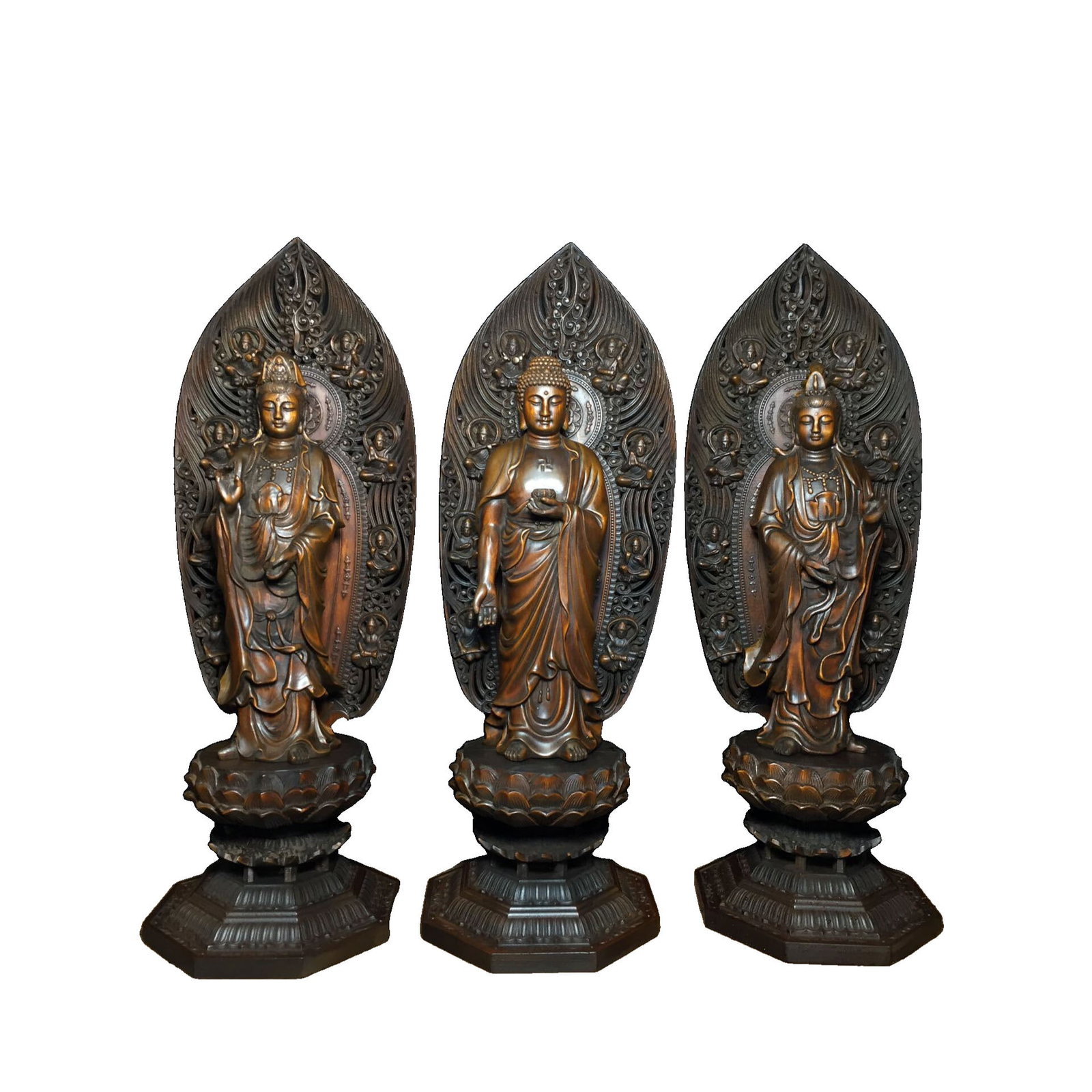 Boxwood Western Three Saints Ornament: This boxwood carving of the Western Three Saints ornament showcases exquisite craftsmanship and vivid forms, reflecting the charm of traditional carving art. Its durable material and delicate texture