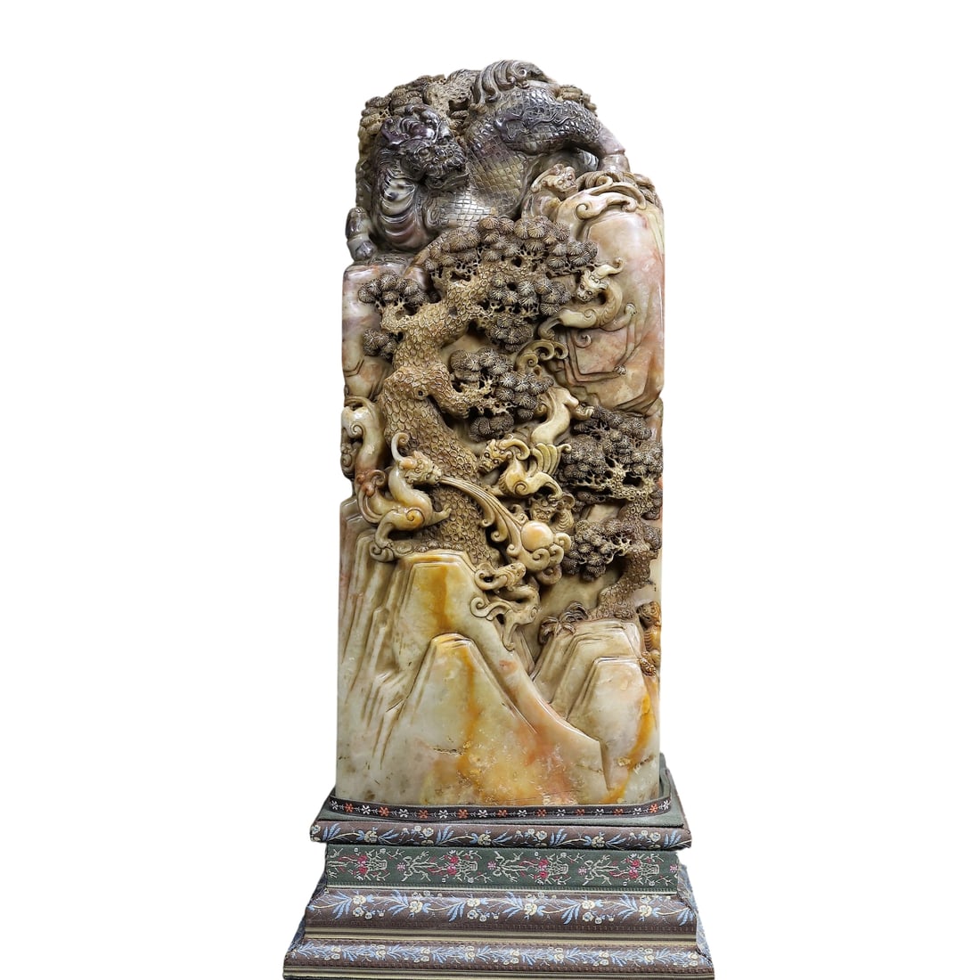 Shoushan Stone Chilong Pine Seal: This seal is crafted from Shoushan stone, featuring a Chilong coiled around pine, symbolizing profound meaning. The carving is meticulous, using deep relief techniques with flowing lines and vivid spi