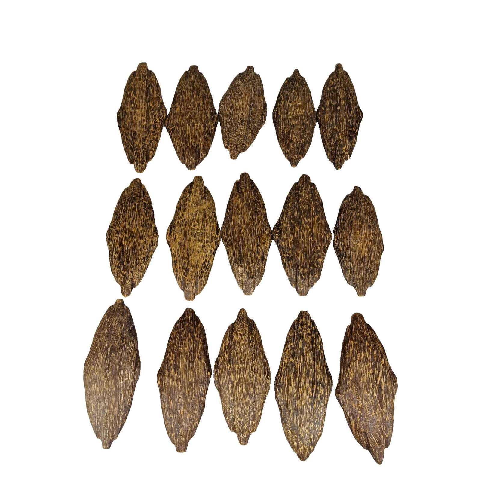 Agarwood: This agarwood features excellent texture, rich fragrance, and abundant oil, making it highly collectible.