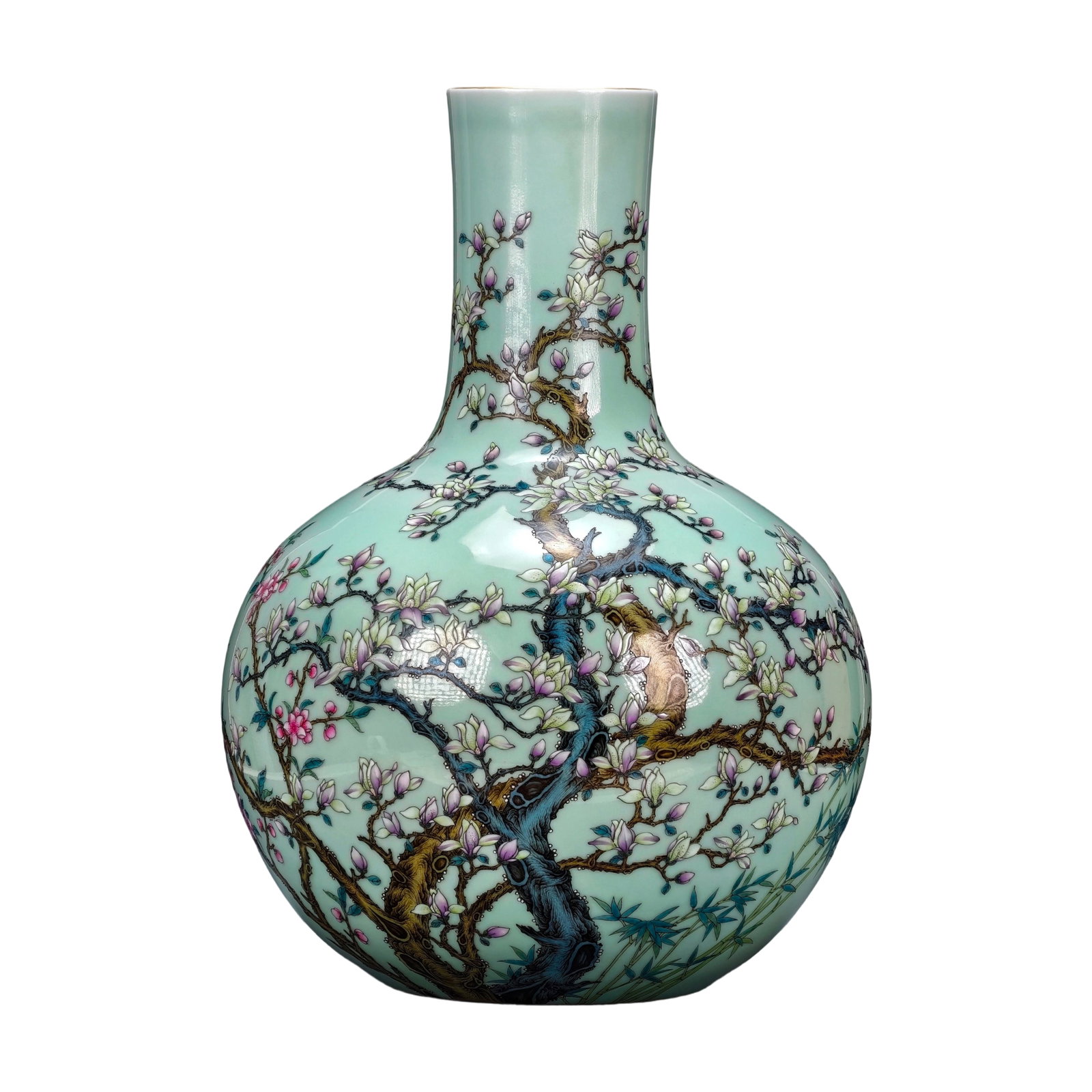Qianlong Period Celadon Ground Famille Rose 'Yutangchun' Tianqiuping: This Tianqiuping features a classic shape with a straight mouth and long neck connecting to a full spherical belly, with smooth and rounded lines. The entire body is covered with celadon glaze,