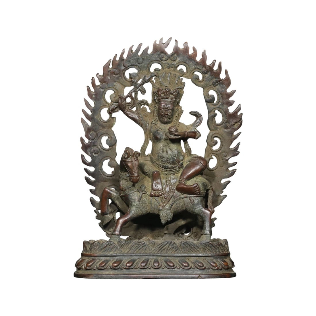 Copper Vajra Buddha Ornament: This copper Vajra Buddha ornament is crafted with exquisite workmanship and exhibits a patina that speaks of its age. The intricate details reflect superior casting skills, embodying the solemnity