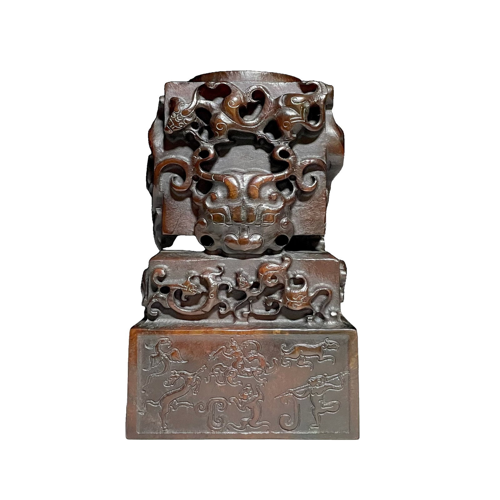 He Tian Jade Qi Wei Wang Tian Ying Seal: This seal is exquisitely carved from precious He Tian jade, reflecting the unique charm and cultural connotation of ancient seals. The seal bears the name of Qi Wei Wang, holding significant historica