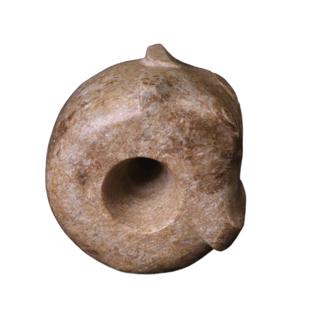 Jade Cultural Pendant: This jade cultural pendant showcases exquisite craftsmanship, reflecting the unique charm of traditional jade carving art. Its elegant shape and smooth texture make it suitable for both collection