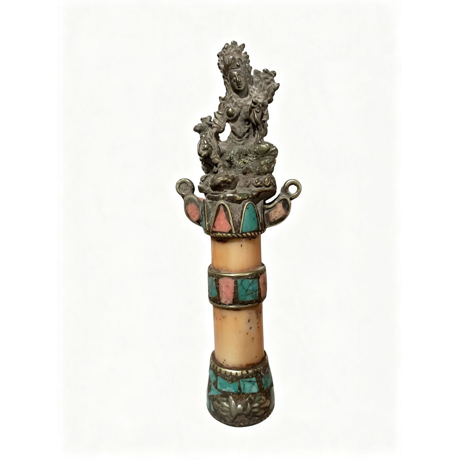 Copper Buddha Pendant: This copper Buddha pendant is designed in the style of Tibetan Esoteric Buddhism, featuring exquisite craftsmanship and symbolizing wealth and abundance, reflecting a profound cultural heritage. It is