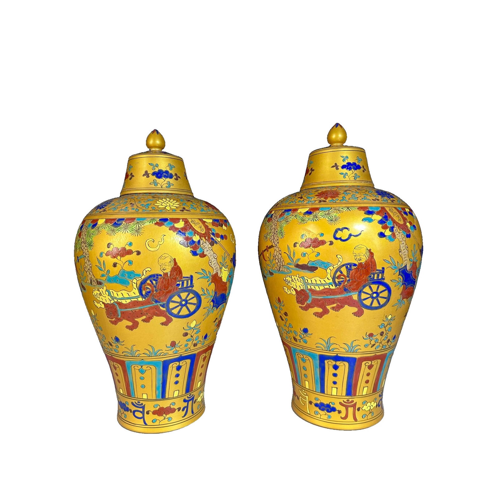 Ming Chenghua Doucai Guiguzi General Jar: This general jar is a fine example of Ming Chenghua period Doucai, with vibrant colors and exquisite patterns, showcasing superb craftsmanship. The Guiguzi theme is profound and highly collectible.