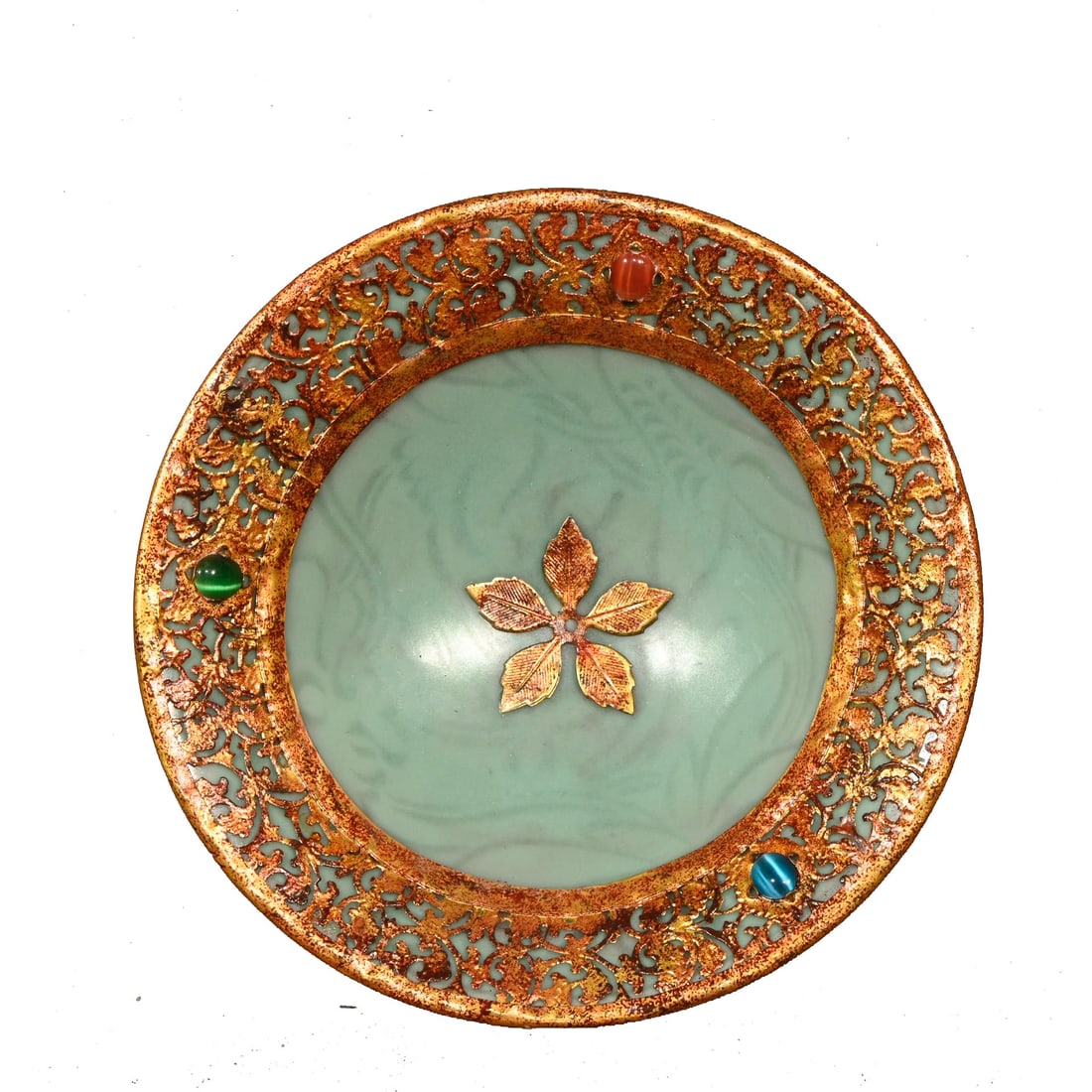 Song Dynasty Longquan Kiln Bowl with Gold Hairpin and Inlaid Gemstones: This Longquan kiln bowl from the Song Dynasty showcases exquisite craftsmanship, with gold hairpin patterns and inlaid gemstones complementing each other, reflecting the superb artistry of Song cerami