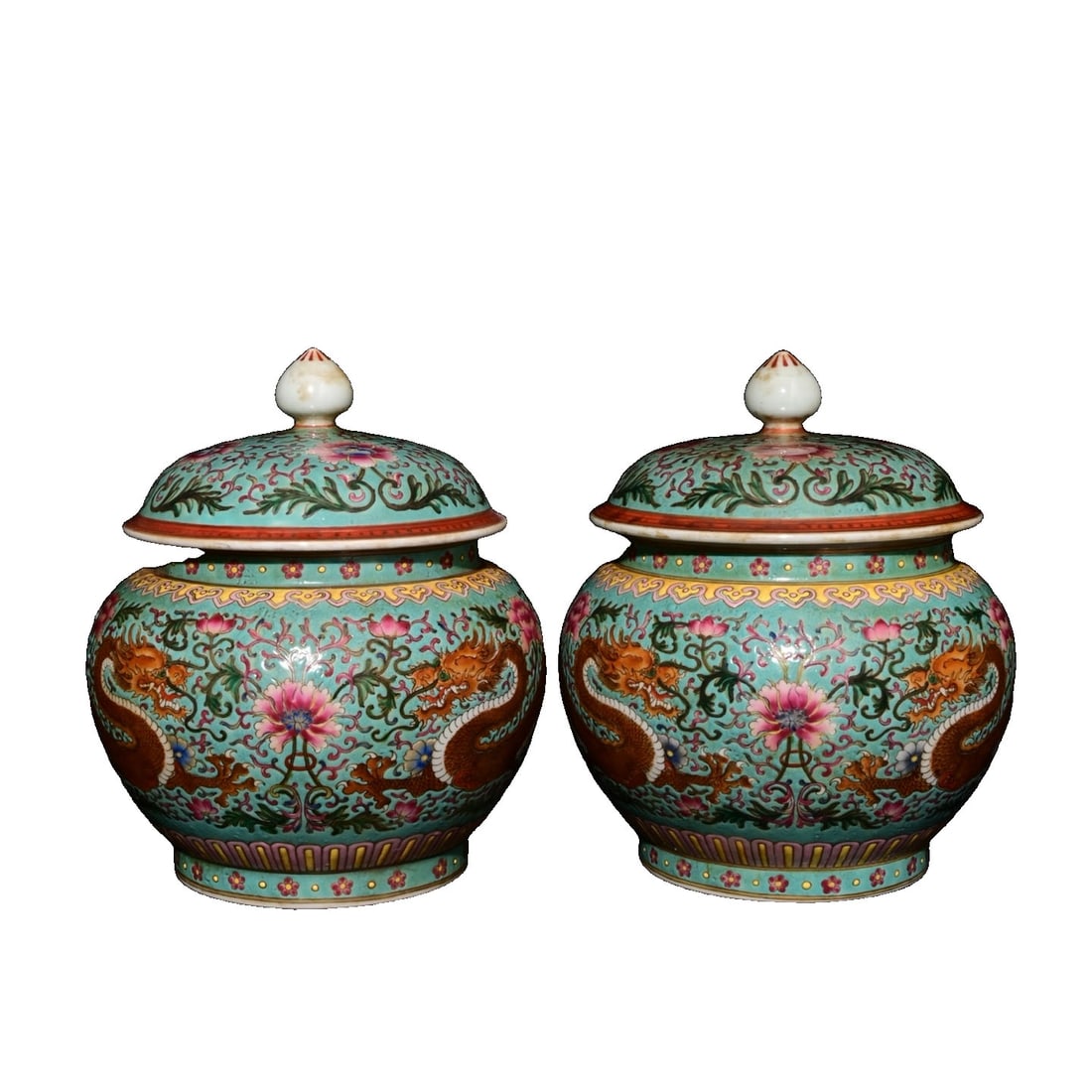 Qing Dynasty Yongzheng Imperial Enamel Dragon Pattern Covered Jar: This enamel dragon pattern covered jar is an imperial piece from the Yongzheng period of the Qing Dynasty. It features exquisite craftsmanship, vibrant colors, and a vividly expressive dragon motif,