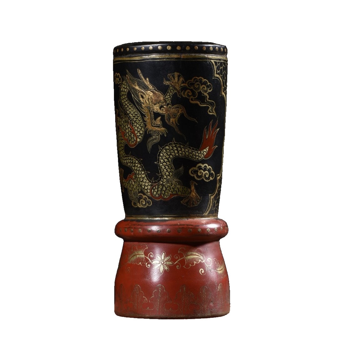 Old Wooden Core Lacquered Incense Tube with Gold Dragon Motif and Poem: This incense tube features an old wooden core, lacquered with genuine gold, showcasing a harmonious blend of dragon motifs and poetic inscriptions. The craftsmanship is exquisite, with meticulous deta