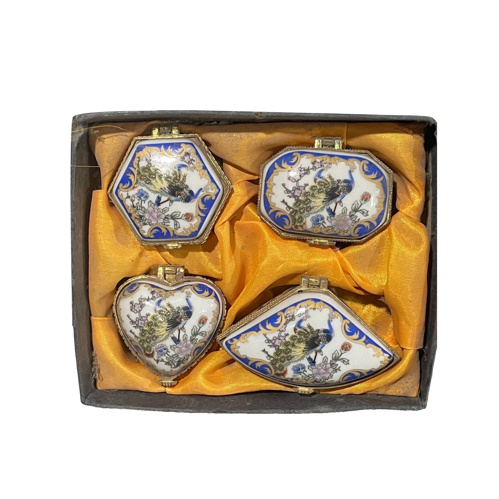 Porcelain Hand-painted Gilt Famille Rose Peacock Jewelry Box: This set of porcelain hand-painted gilt famille rose peacock jewelry boxes showcases exquisite craftsmanship. The condition is excellent, preserving the original luster and delicate texture of the