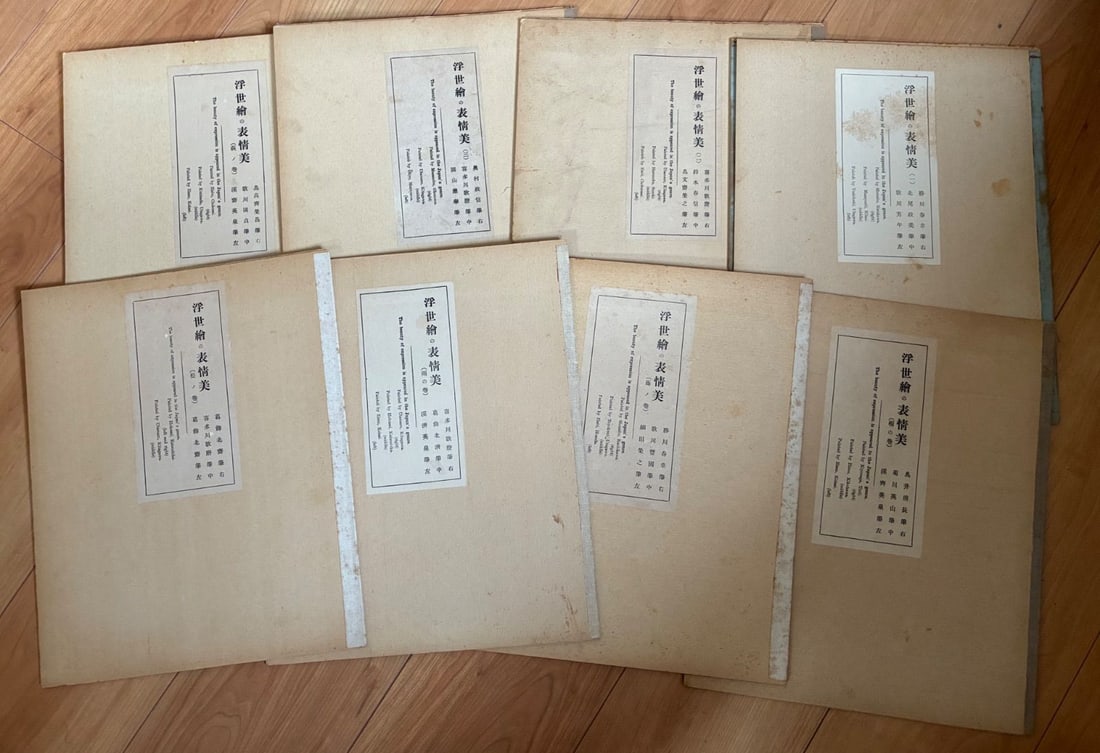 Ukiyo-e oban Materials Collection, Set of 8 Volumes: This item is a set of eight volumes of woodblock print collections featuring the beauty of expressions in Ukiyo-e. The included artists are Kitagawa Utamaro, Katsushika Hokusai, Keisai Eisen, and Utag
