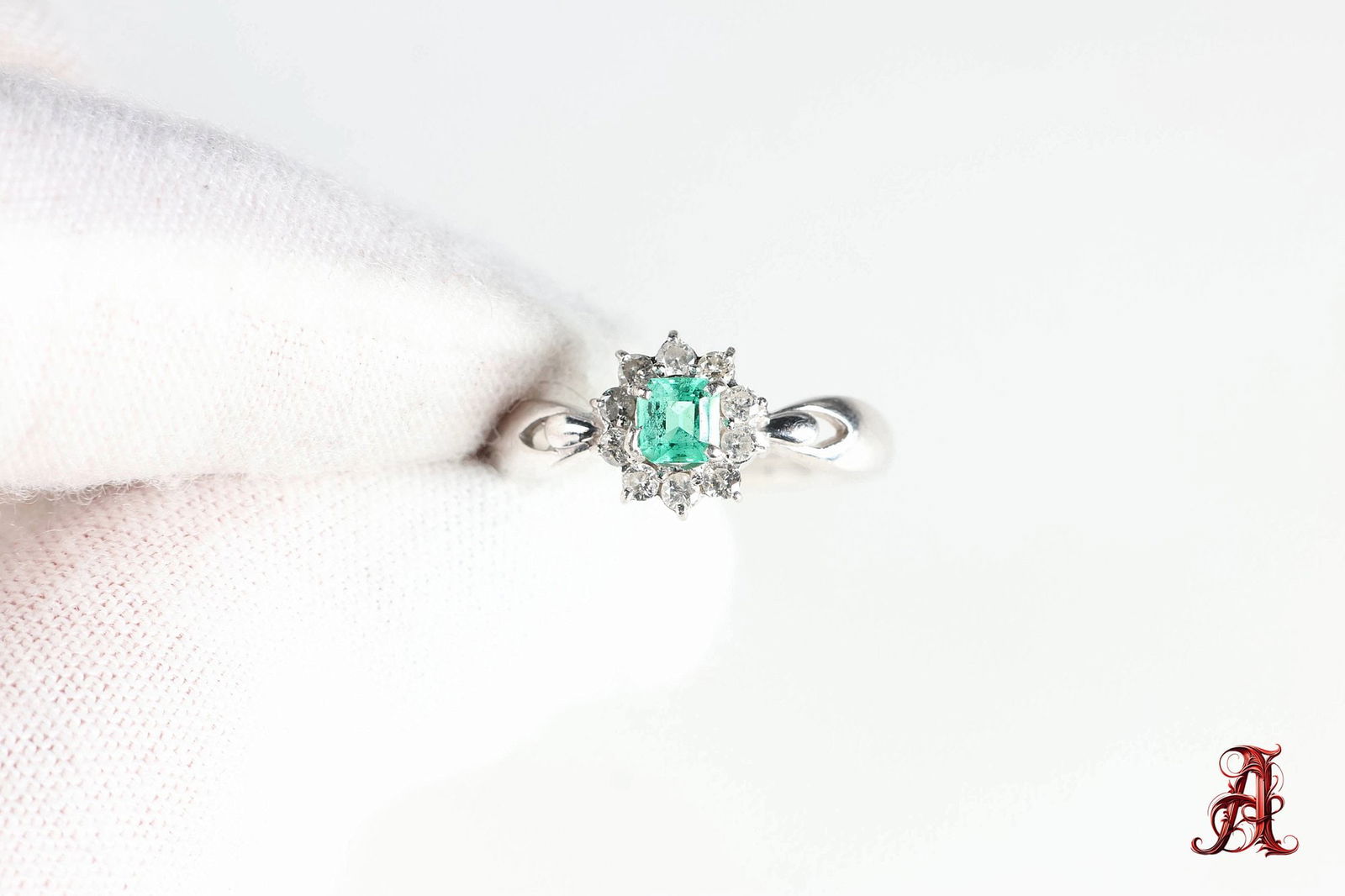Platinum, Natural Emerald & Diamond Ring 0.46ctw, 2.9 Grams Jewelry Gemstone Diamonds (1 of 5)