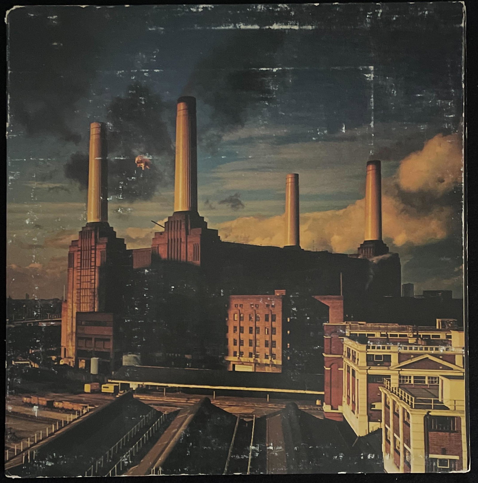 Pink Floyd: Animals: Title: Animals Code: JC 34474 Label: Columbia Year Released: 1977 Country: US Format: Vinyl, LP, Album, Stereo Genre: Rock Style: Prog Rock Condition: Very Good (VG)