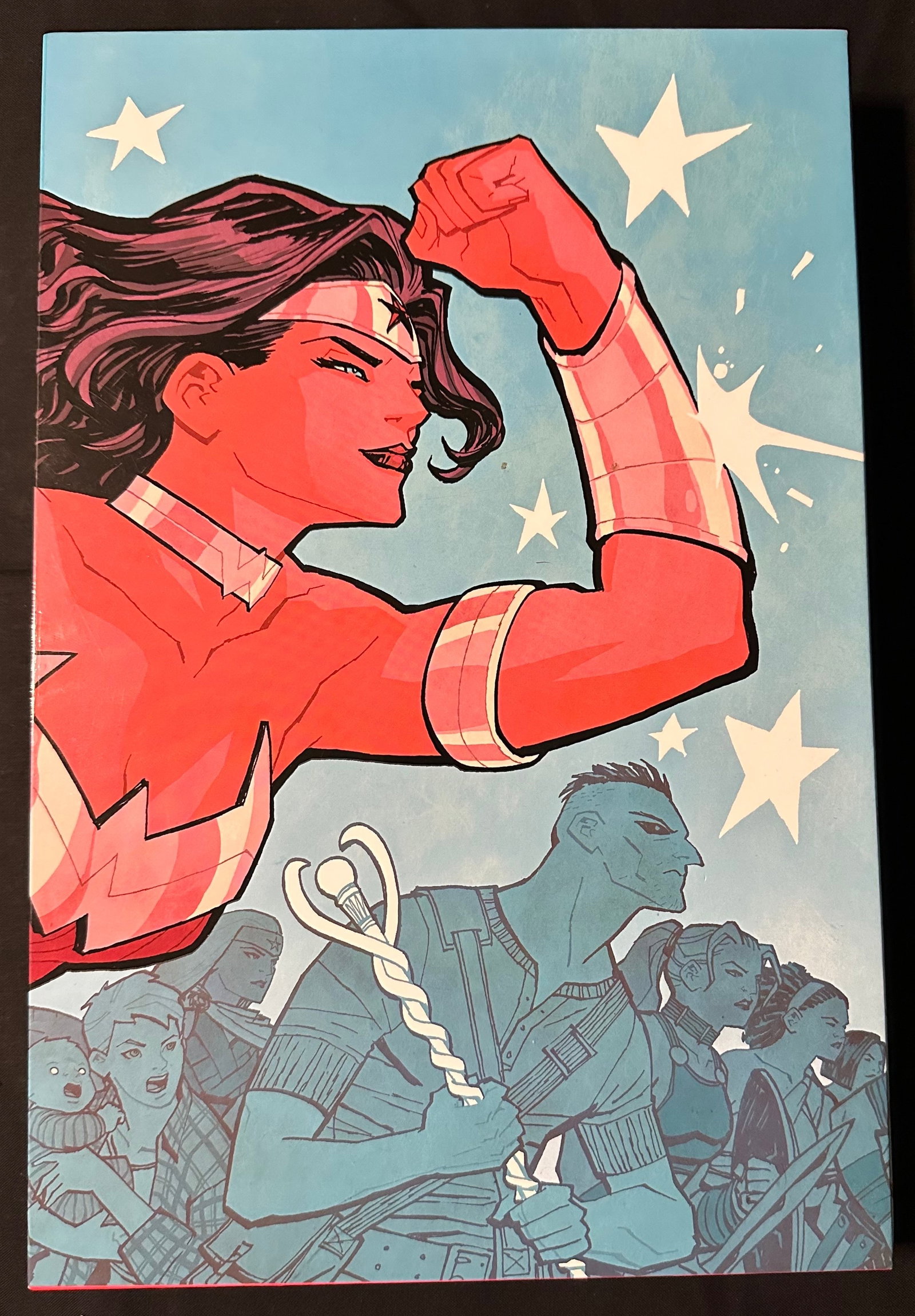 Absolute Wonder Woman Volume I Brian Azzarello and Cliff Chiang: Written by Brian Azzarello; illustrated by Cliff Chiang and others 484 pages; hard cover; full color In these tales from the start of DC-The New 52, Wonder Woman learns that Queen Hippolyta has kept a
