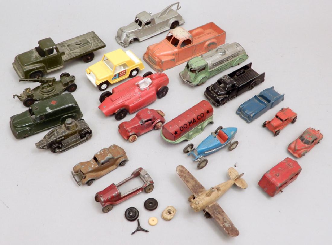 Grouping of Tootsietoy diecast vehicles (1 of 6)