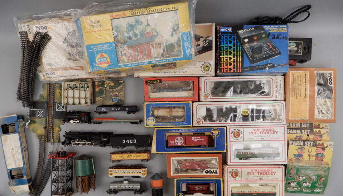 Collection of HO scale model trains and buildings (1 of 10)
