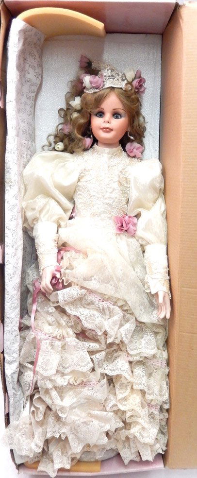 Large Brooke doll by Rustie, Weldon Museum (1 of 4)