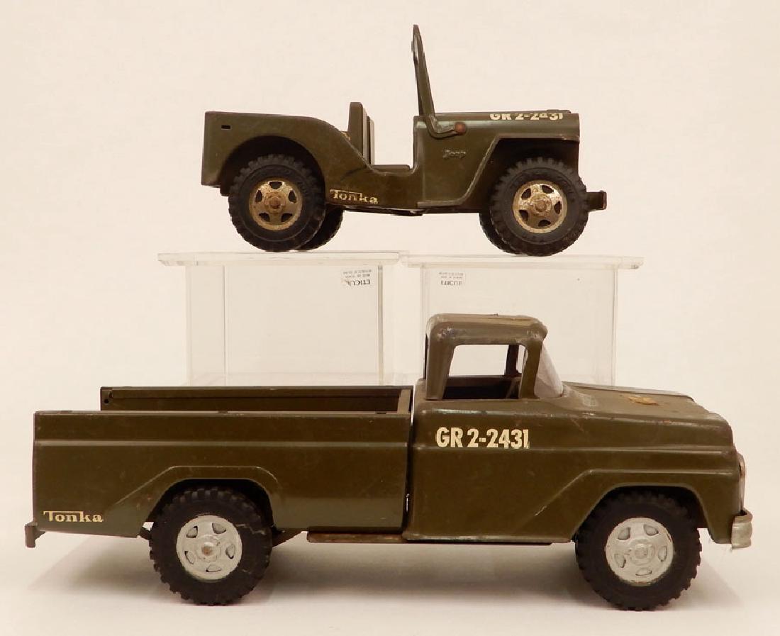 Two pressed steel Tonka military trucks (1 of 4)